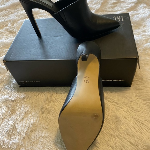 Heels! - Picture 2 of 5